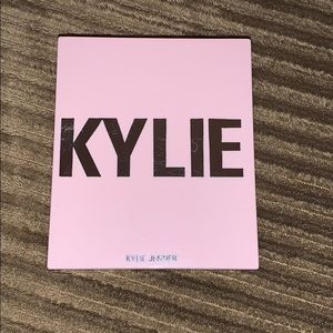 KYLIE “WE’RE GOING SHOPPING” BLUSH